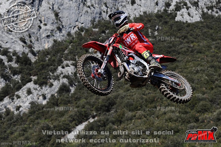 ROB_2437 (Copy).jpg
